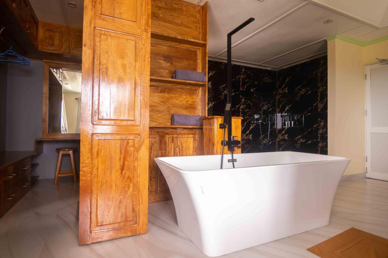 Azamat Self-Catering Apartment Pointe La Rue Dış mekan fotoğraf